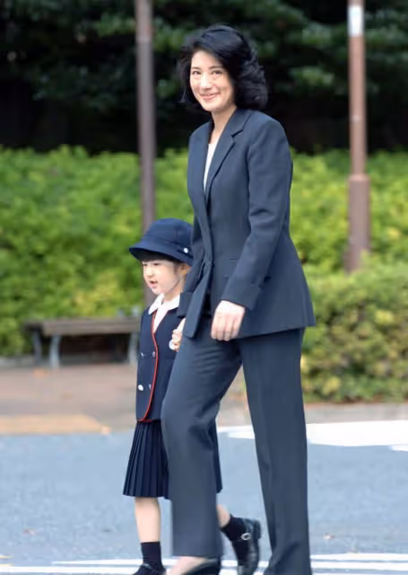 愛子公主十五張經典寫真回顧,意外地發現年輕時的雅子是位大美女