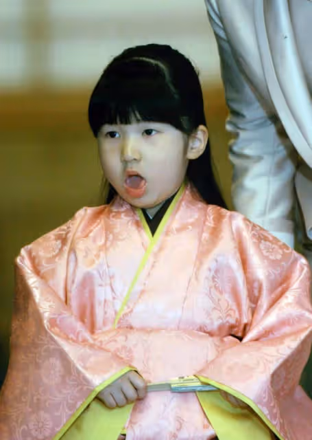 愛子公主十五張經典寫真回顧,意外地發現年輕時的雅子是位大美女