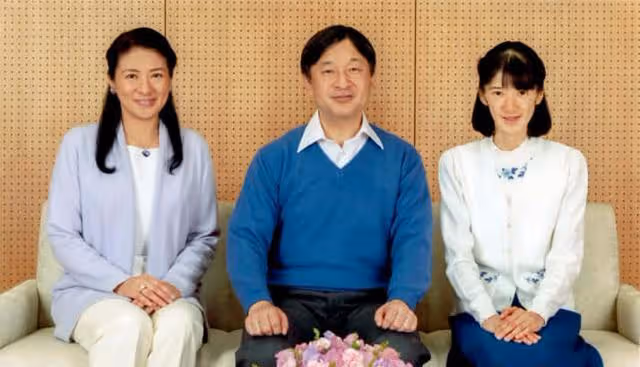 愛子公主十五張經典寫真回顧，意外地發現年輕時的雅子是位大美女