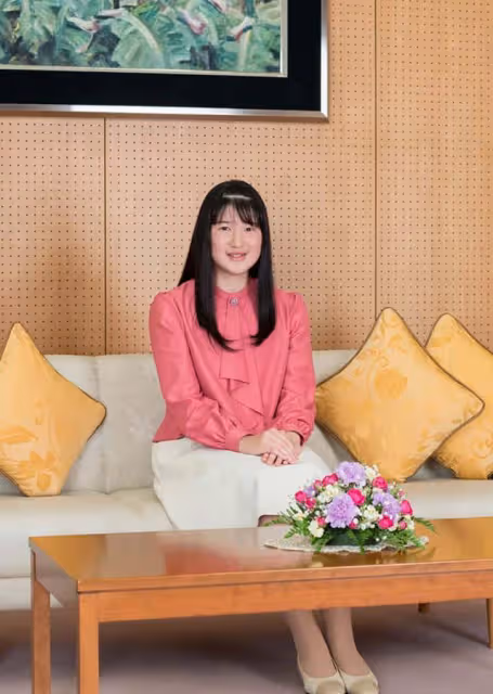 愛子公主十五張經典寫真回顧，意外地發現年輕時的雅子是位大美女