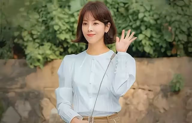 「我懷孕了」老公手機半夜收到閨蜜消息,隔天我送錦旗:感謝服務
