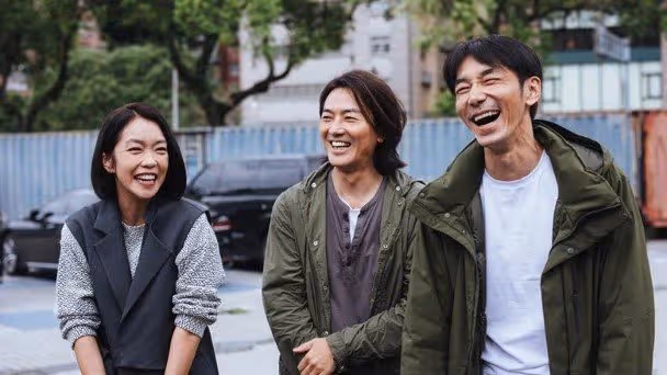 鄭伊健現蹤台灣街頭拍戲引「暴動」　連性感女星都秒變迷妹！