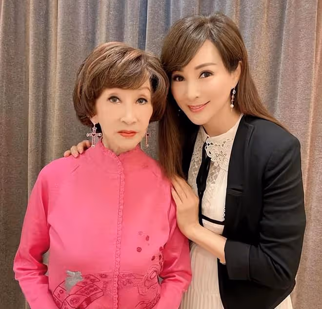 「雪姨」王琳驚喜現身TVB藝人聚會，疑赴港旅遊，上月在上海隔離
