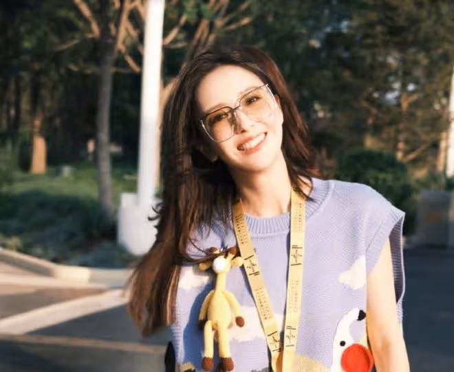 復婚？佟麗婭陳思誠合體帶兒子遊玩，丫丫甜笑像個戀愛中的少女