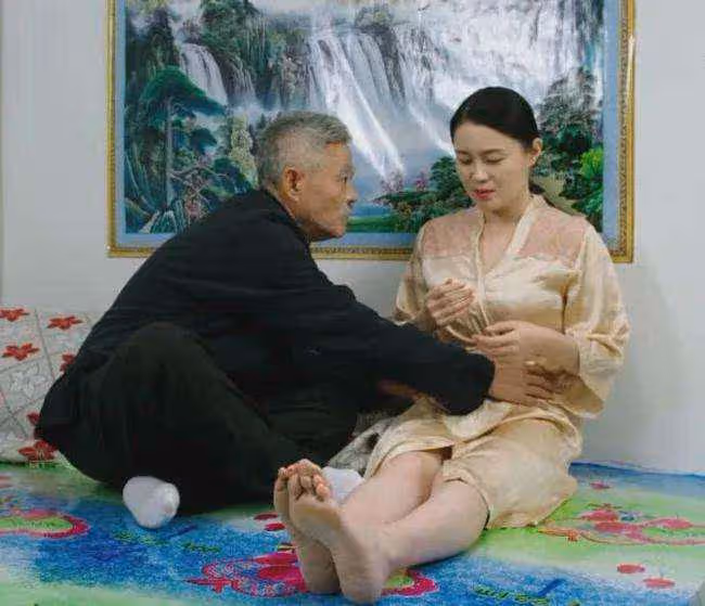 晚節不保？趙本山被曝與公司女藝人私生活：網傳緋聞都是真實的