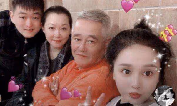 晚節不保？趙本山被曝與公司女藝人私生活：網傳緋聞都是真實的
