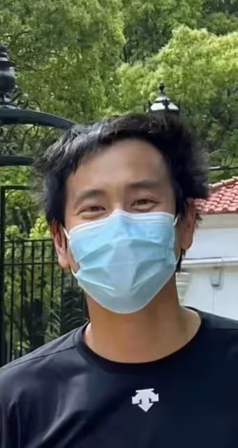 彭于晏被曝連夜離開上海,被封期間形象不堪入目,頭髮亂鬍子長