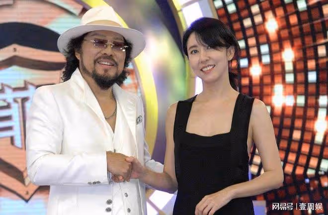52歲金元萱近照曝光,單身多年至今未婚,張菲曾為追她喝到住院
