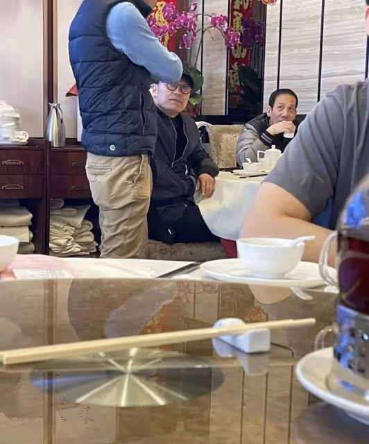 63歲苗僑偉移居加拿大,外形不修邊幅變化大,和兒女生活瀟灑精緻