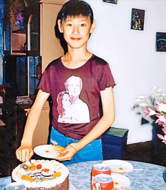 獨自帶娃11年!梁洛施22歲生三胎「和李澤楷分手不嫁人」今33歲近況:不入豪門是最佳選擇