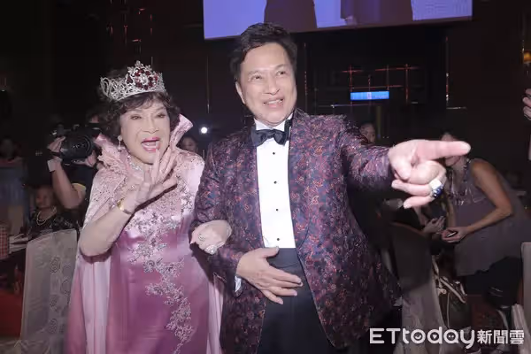 揭演藝圈潛規則!84歲周遊淚崩「被導演侵犯」對她伸出狼爪 掩面哭泣喊:「這輩子受很多苦」