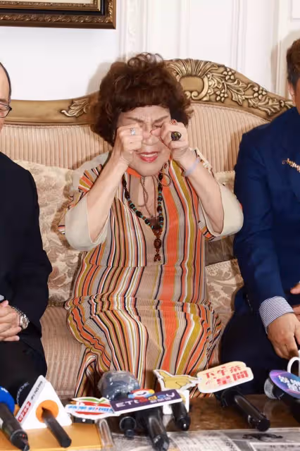 揭演藝圈潛規則!84歲周遊淚崩「被導演侵犯」對她伸出狼爪 掩面哭泣喊:「這輩子受很多苦」