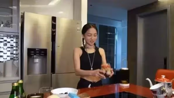 被父母坑慘的張韶涵,翻紅後「太平洋上買了小島建豪宅」門外就是陽光沙灘「光裝修就3千萬」網友:貧窮限制想像