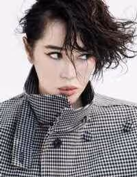 余男個人簡介及寫真 演過什麼電影？