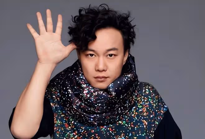 夫妻各玩各！徐濠縈赴日本狂玩1個月仍未歸，陳奕迅打網球消遣