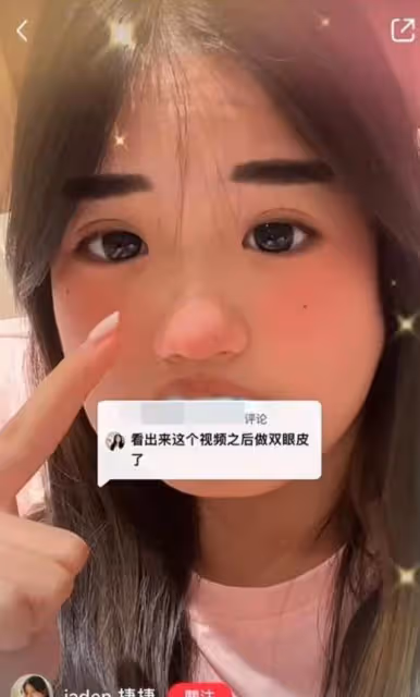 鍾麗緹13歲二女被質疑割雙眼皮,她翻白眼以示不滿,拍視頻大罵