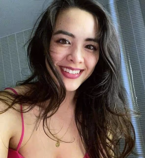 鍾麗緹13歲二女被質疑割雙眼皮,她翻白眼以示不滿,拍視頻大罵