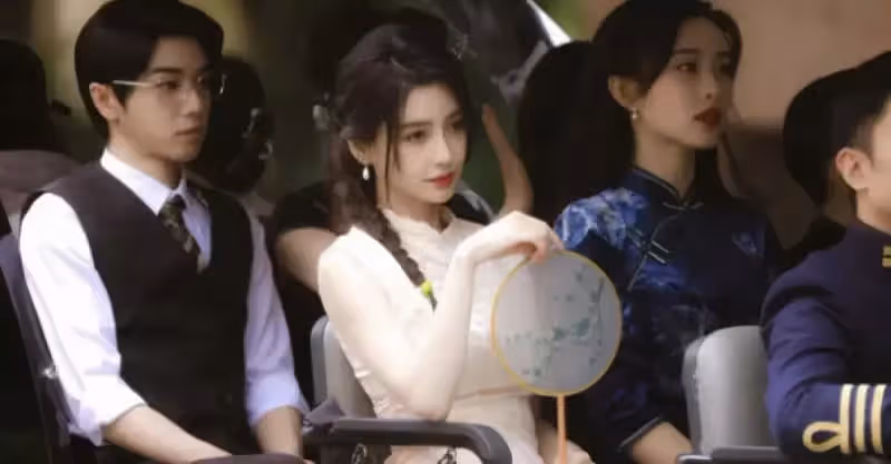 Angelababy曬出一組綜藝節目的路透照，網友看後紛紛表示：這也太美了吧，差點認不出來！