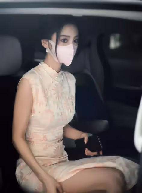 Angelababy曬出一組綜藝節目的路透照,網友看後紛紛表示:這也太美了吧,差點認不出來!