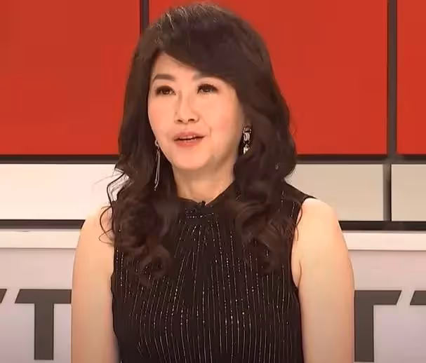終於擺脫勞碌命,54歲廖筱君「閃辭14年主持」回歸林太太「仙氣素顏亮相」笑喊:開啟全新人生