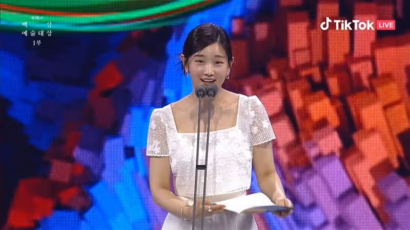 【百想2022】朴寶劍退伍回歸狀態佳　樸素丹抗癌後首露面曝現況