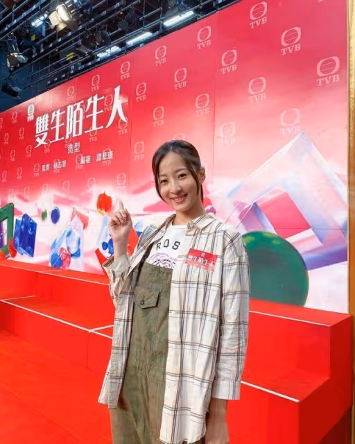 TVB清純小花再次憑「低智」角色出圈,曾做李施嬅替身,撞臉視後