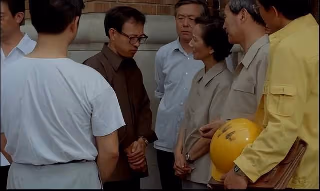 老戲骨劉子楓逝世！生前拄拐出演話劇照曝光，多位圈內人發文哀悼