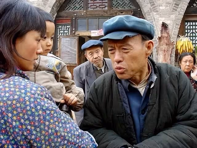 老戲骨劉子楓逝世！生前拄拐出演話劇照曝光，多位圈內人發文哀悼