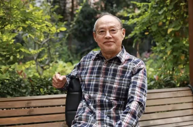 老戲骨劉子楓逝世！生前拄拐出演話劇照曝光，多位圈內人發文哀悼