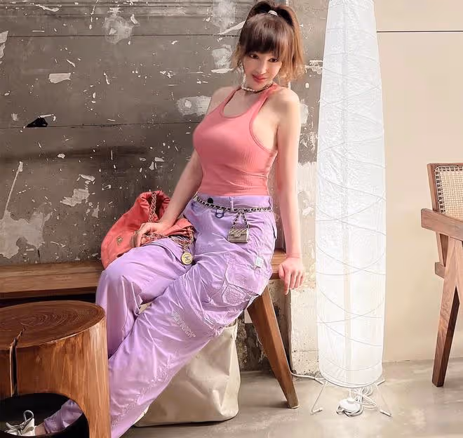 富婆薛芷倫秀身材,與小19歲男友分手後單身多年,獨居億元豪宅