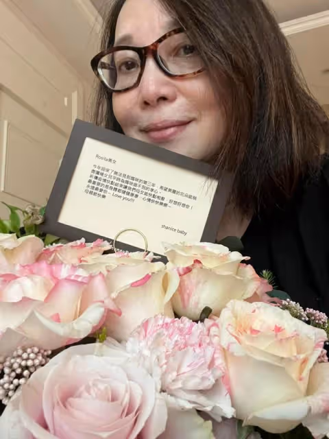 李宗盛前妻罕曬母女合影慶祝母親節，大女兒美貌出眾，已定居日本