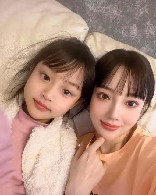 李小璐兜售百餘件二手貨，甜馨貼身衣物賣千元，網友質疑為何不捐