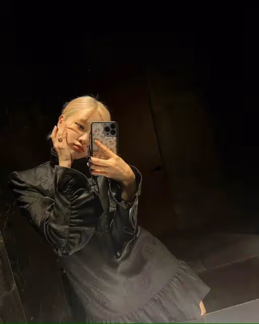 BLACKPINK成員朴彩英更新動態,對鏡嬌俏可愛,網友詢問何時回歸