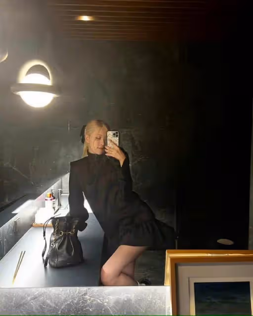 BLACKPINK成員朴彩英更新動態,對鏡嬌俏可愛,網友詢問何時回歸