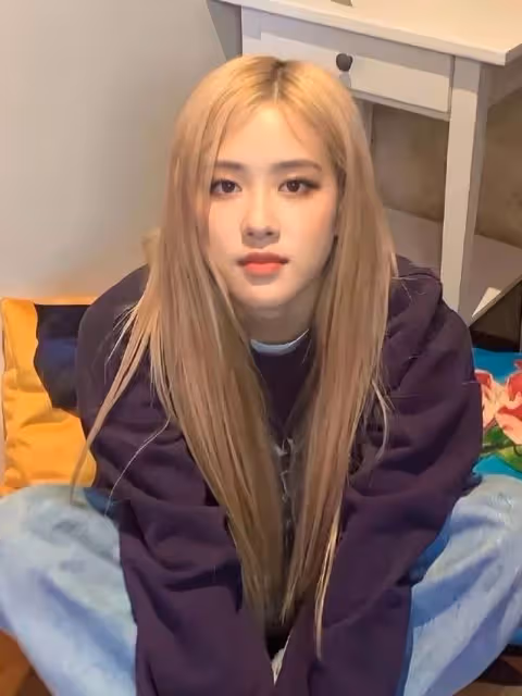 BLACKPINK成員朴彩英更新動態,對鏡嬌俏可愛,網友詢問何時回歸