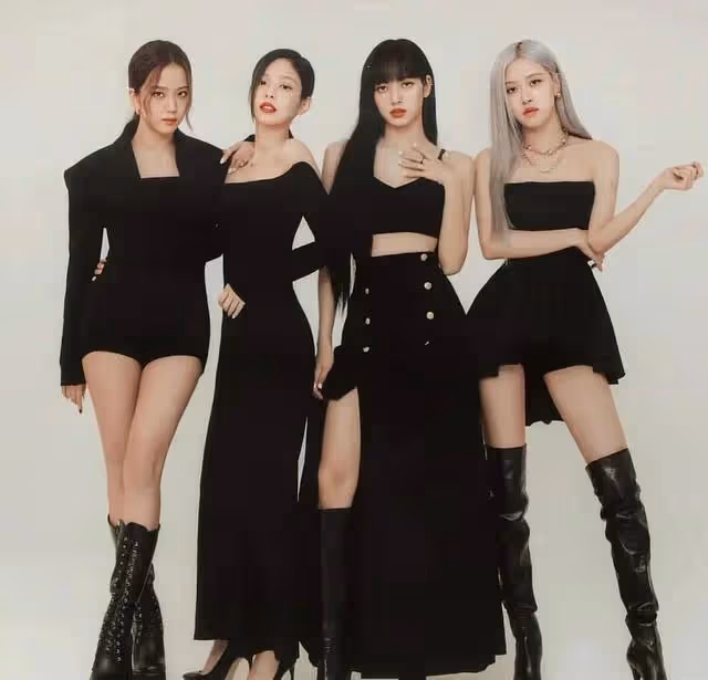 BLACKPINK成員朴彩英更新動態,對鏡嬌俏可愛,網友詢問何時回歸