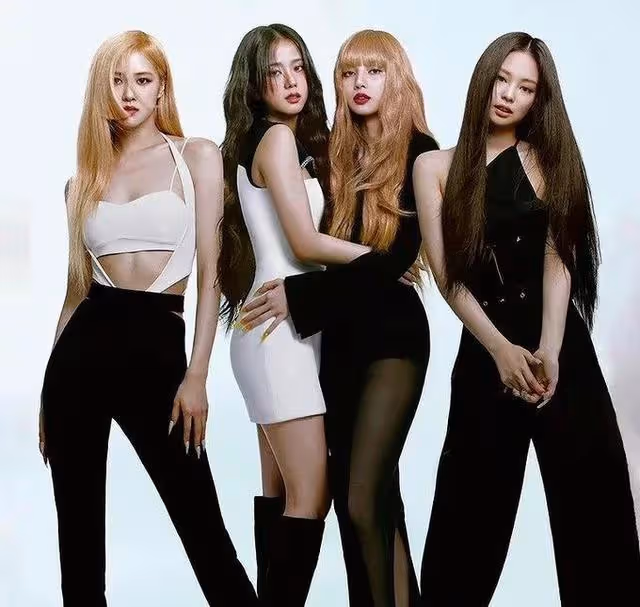 BLACKPINK成員朴彩英更新動態,對鏡嬌俏可愛,網友詢問何時回歸