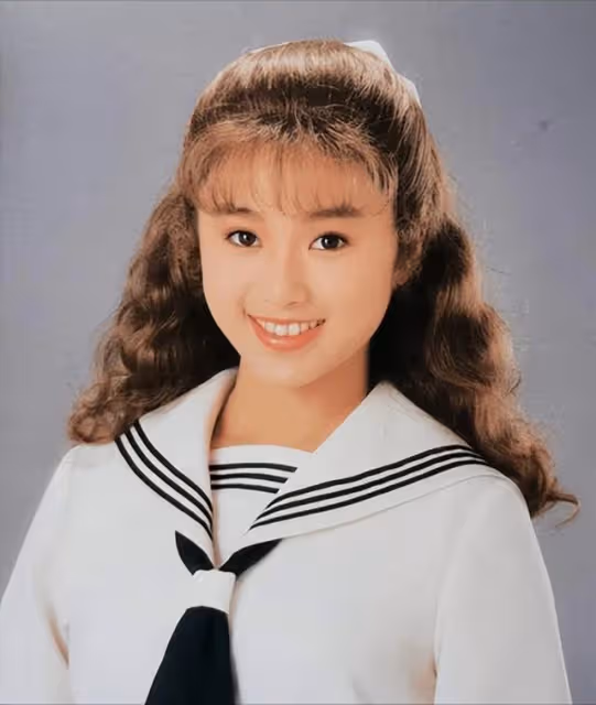 酒井法子:父親家暴母親私奔,未婚先孕,陪丈夫吸毒,為還債賣唱