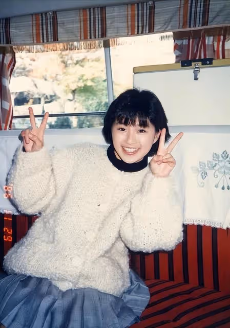 酒井法子:父親家暴母親私奔,未婚先孕,陪丈夫吸毒,為還債賣唱