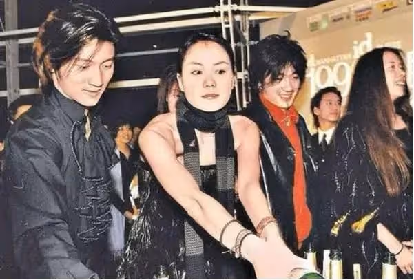六年鋒菲戀要完了?謝霆鋒又曝出新情況!網友:真有你的謝霆鋒!