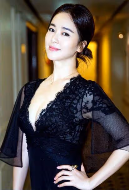 她16歲時被姜文看中,從體操冠軍到當紅花旦,被傳私生活很混亂