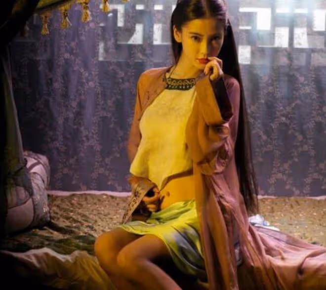女明星穿肚兜:柳岩不算啥,楊冪最有料,最迷人的是她