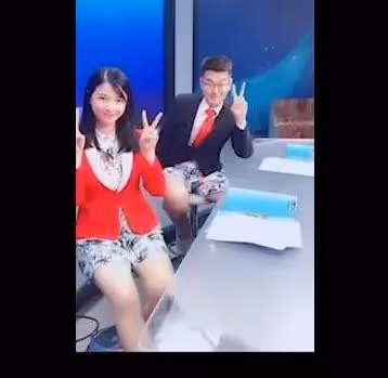 央視新聞主播只是表面正經?「不正經」照片曝光,網友都笑翻了