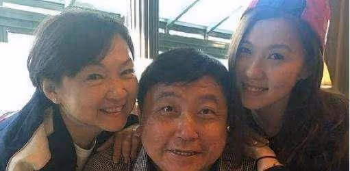 王晶隱瞞多年老婆長啥樣?容貌美過邱淑貞,網友:人生贏家