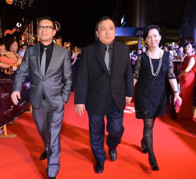 王晶隱瞞多年老婆長啥樣?容貌美過邱淑貞,網友:人生贏家