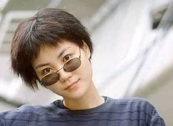謝賢再次發聲:謝家竟容不下王菲,王菲只用三個字讓他無言以對!