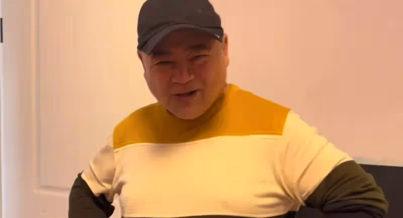 50歲阿公智商只有6歲,卻因「白吃白喝」走紅網路,商業街店主已「寵他20餘年」