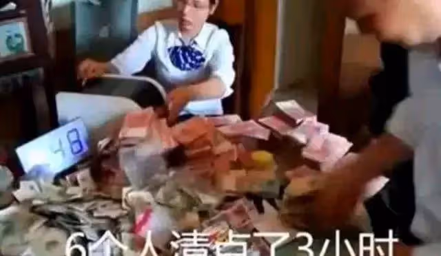 84歲老婦孤獨,生前吃鹹菜度日,永遠離去後卻發現家中藏有440萬現金