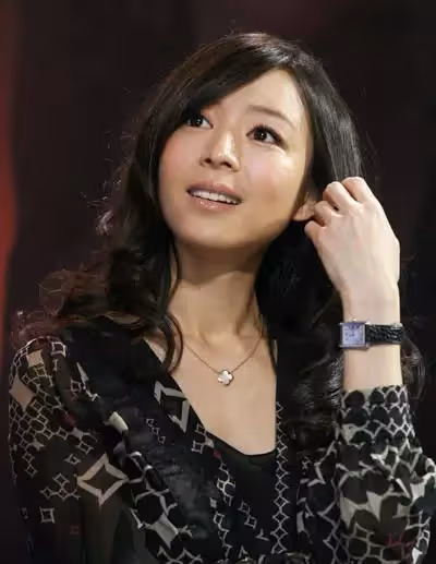 23歲就一炮而紅!曾與多位導演傳出桃色緋聞,被太太團集體封殺,至今37歲無人敢娶!