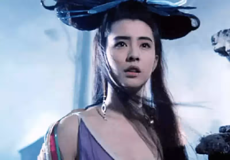 才剛挨酸變醜！王祖賢的真實身材「零修圖公開」　穿緊身裙「凸肚+腋毛沒刮」反被讚爆：自然美❤️